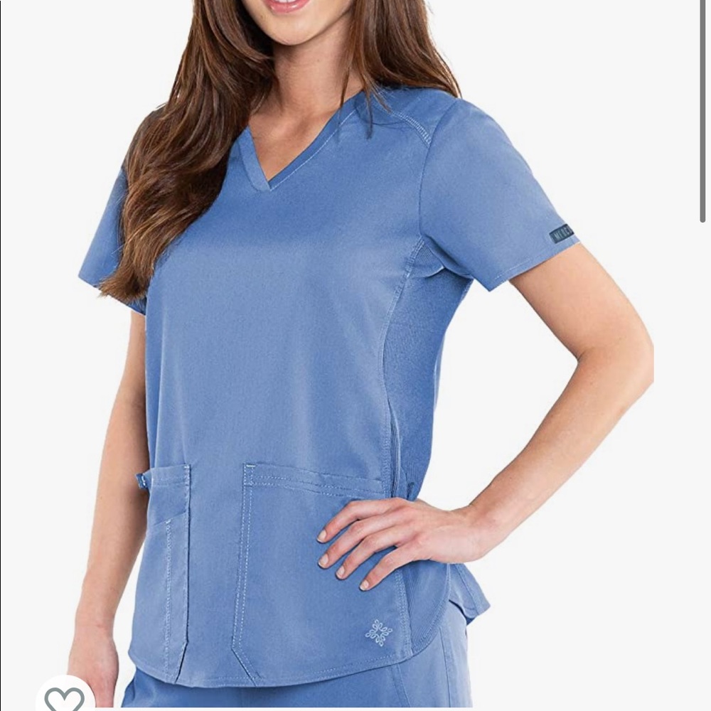 Med Couture ☁️ Touch ☁️ V-Neck Shirttail Scrub Top